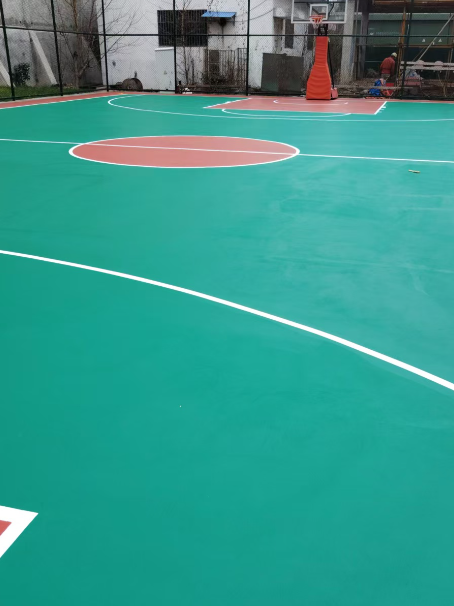 磐石 球场长期使用易出现地面开裂